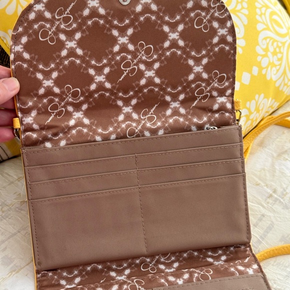 Jessica Simpson yellow small crossbody trifold never used - Picture 8 of 16